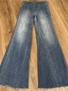 Free People Faded Blue Wide Leg Flare Jeans😍😍😍